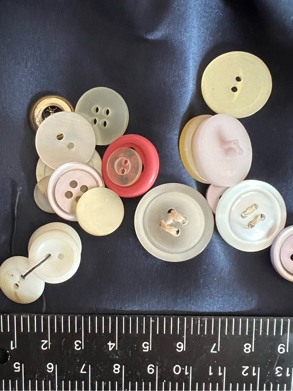 Assorted Buttons - Picture 2 of 3